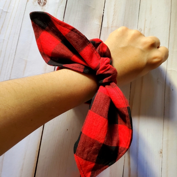 Scrunchie buffalo plaid red Christmas with ears - Picture 2 of 2